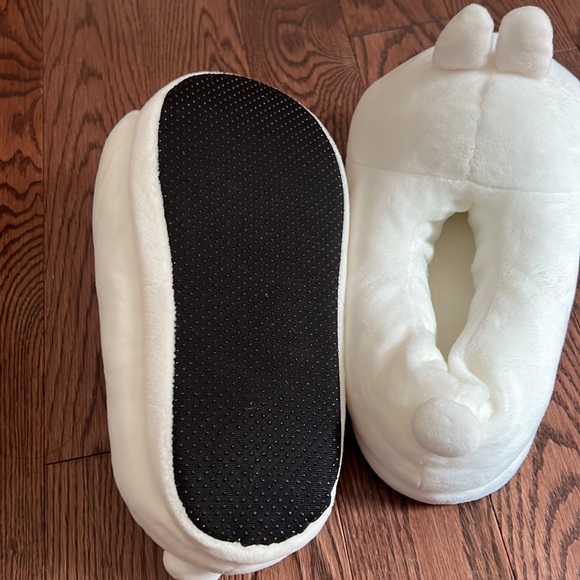 NWOT LINE FRIENDS CONY SLIPPERS - Picture 5 of 5